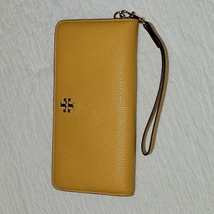NWOT Tory Burch Slim Credit Card Wallet Wristlet, Mustard Color